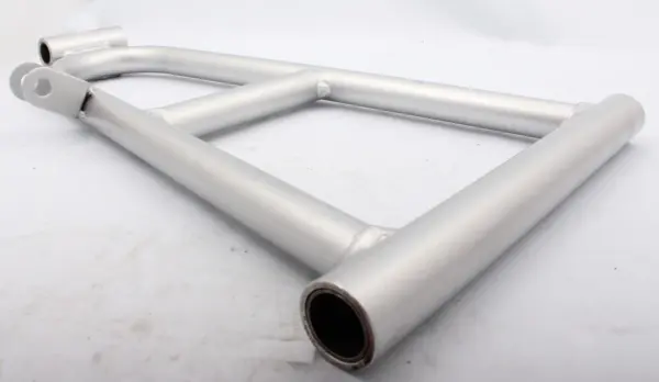 A-Arm - Arctic Cat, Nedre Høyre - Sølv OEM: 0703-526, 0703-930 