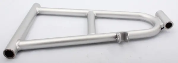 A-Arm - Arctic Cat, Nedre Venstre - Grå OEM: 0703-931, 0703-527 