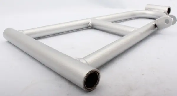 A-Arm - Arctic Cat, Nedre Venstre - Grå OEM: 0703-931, 0703-527 