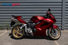 HONDA VFR800A CANDY RED 2011 18000km