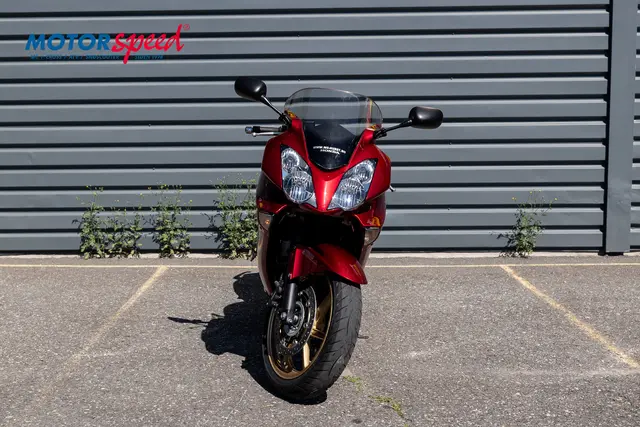 HONDA VFR800A CANDY RED 2011 18000km 