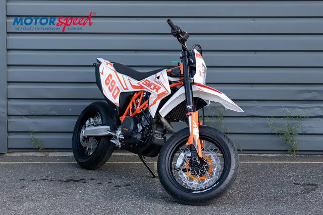 KTM 690 SMC R 2023 Gått 11951 km 