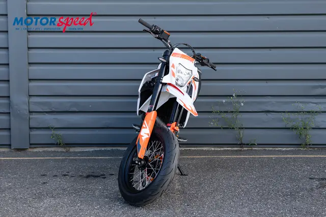 KTM 690 SMC R 2023 Gått 11951 km 
