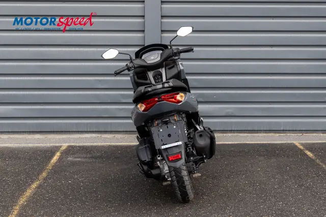 Yamaha N-max 155 2024 Power Grey, gått 7575 km 