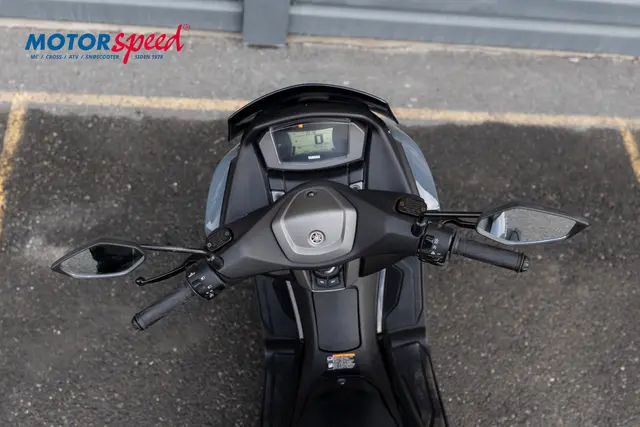 Yamaha N-max 155 2024 Power Grey, gått 7575 km 