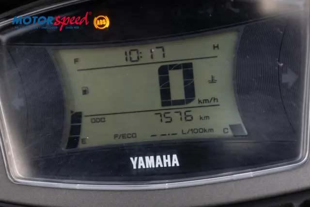 Yamaha N-max 155 2024 Power Grey, gått 7575 km 