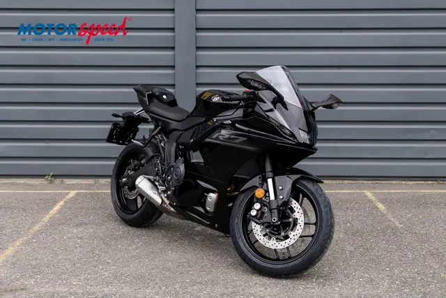 Yamaha R7 2026 Midnight Black 