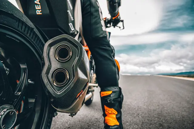 Akrapovic Slip-on Lyddemper KTM 1290 Super Duke R 