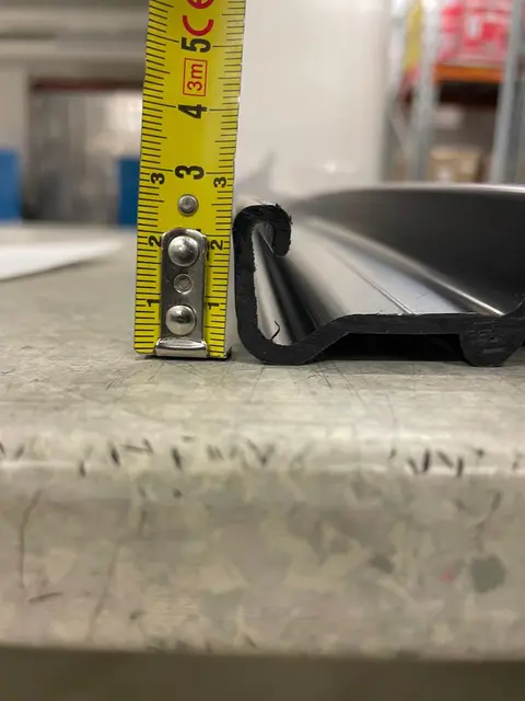 Plastbelegg Kjelke Mellom/Liten, Sort Lengde ca 180cm, Bredde ca 13cm 