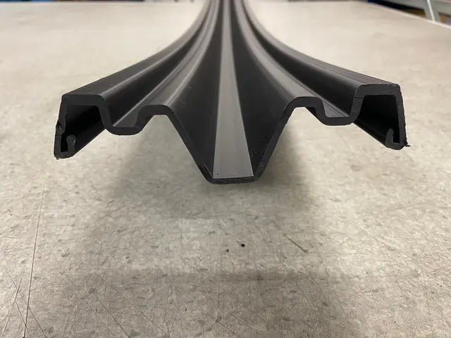 Plastbelegg Kjelke, Stor/Tømmmerd., Sort Lengde ca 180cm, Bredde 17cm 