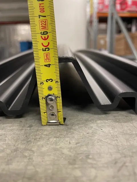 Plastbelegg Kjelke, Stor/Tømmmerd., Sort Lengde ca 180cm, Bredde 17cm 