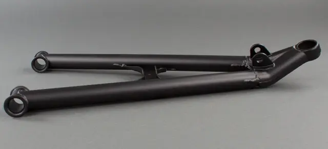 A-Arm - Polaris, Nedre Høyre - Sort OEM: 2204429-293, 2204429-458 