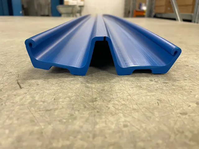 Plastbelegg Ski for mellom/stor Kjelke Blå, Lengde 180cm, 14 cm bredde 