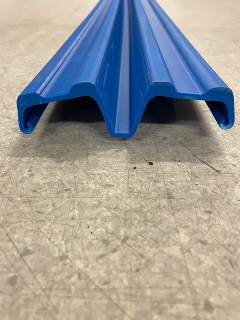 Plastbelegg Kjelke Liten (Smal), Blå Lengde ca 125cm, Bredde ca 14cm 