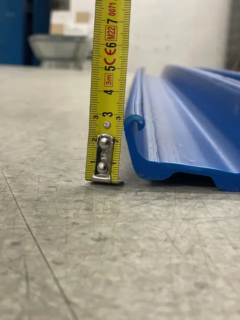 Plastbelegg Kjelke Liten (Smal), Blå Lengde ca 125cm, Bredde ca 14cm 