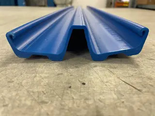 Plastbelegg Kjelke Liten (Smal), Bl&#229; Lengde ca 125cm, Bredde ca 14cm