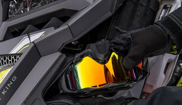 Polaris Heated Underhood Storage 5.8 liter, Oppvarmet bag for briller 