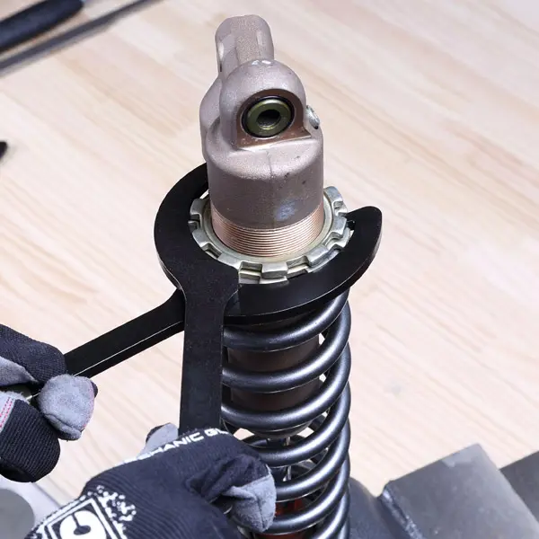 UNIT Fastnøkkel Bakdemper M Verktøy for service på bakdemper 