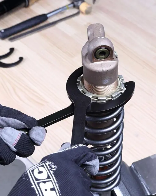 UNIT Fastnøkkel Bakdemper W Verktøy for service på bakdemper 