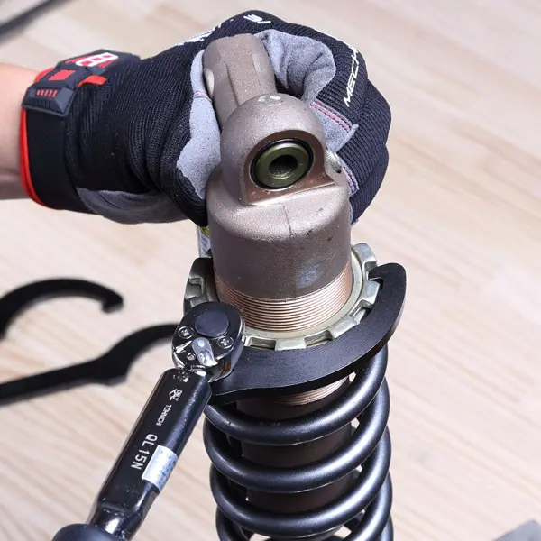 UNIT Fastnøkkel Støtdemper L, 3/8DR Verktøy for service på bakdemper 