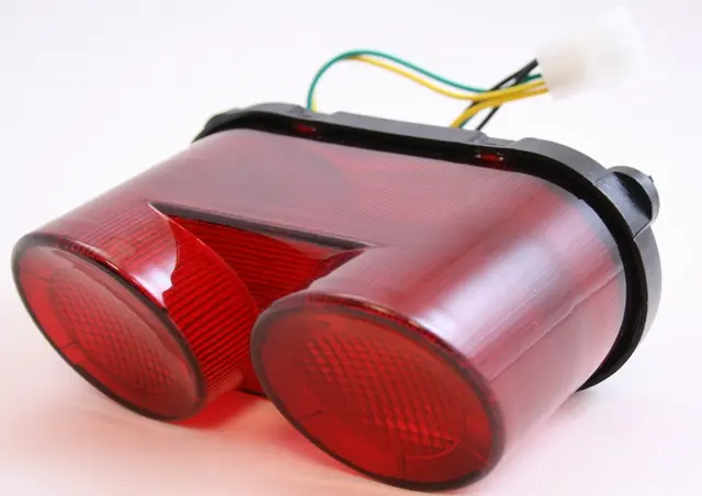 Baklykt, Rød - Yamaha OEM: 5JJ-84710-11 