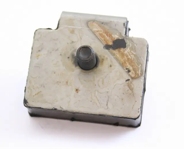 SledTech Motorfeste Yamaha - 8CH2148600 Bolt (Hver Side) 10mm, Foring 60x63x23mm 